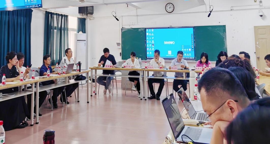 我院召开“培育一流学科专业，建设一流师范大学”大讨论会议